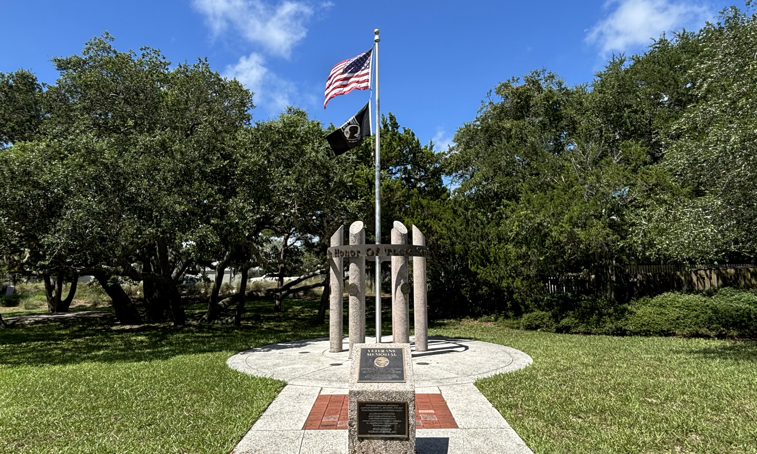 Veterans monument at Lakeside Park