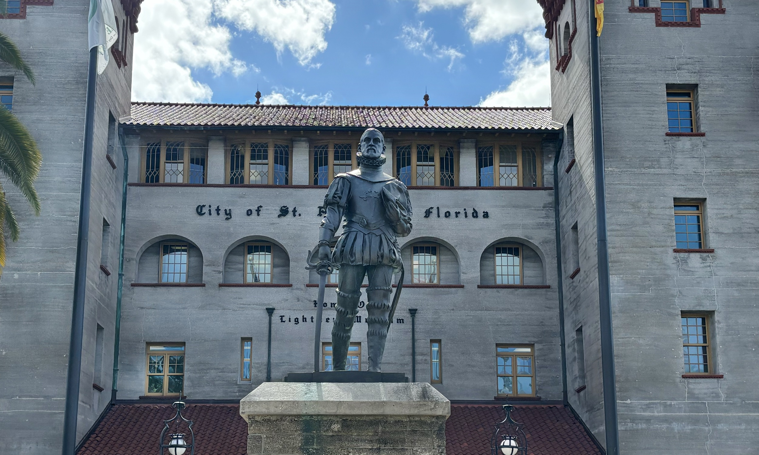 A sculpture of Pedro Menendez outside of a museum