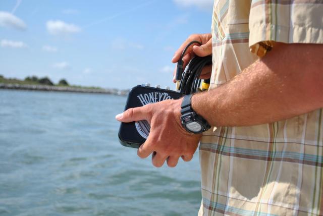 The microphone used to listen to the dolphins.