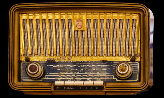 An old tube radio as would have been used in the 1930s and 40s