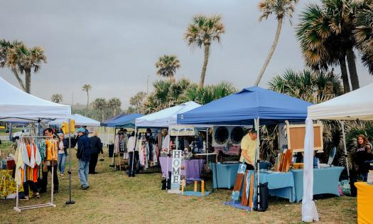 A line of vendors at Marineland Market