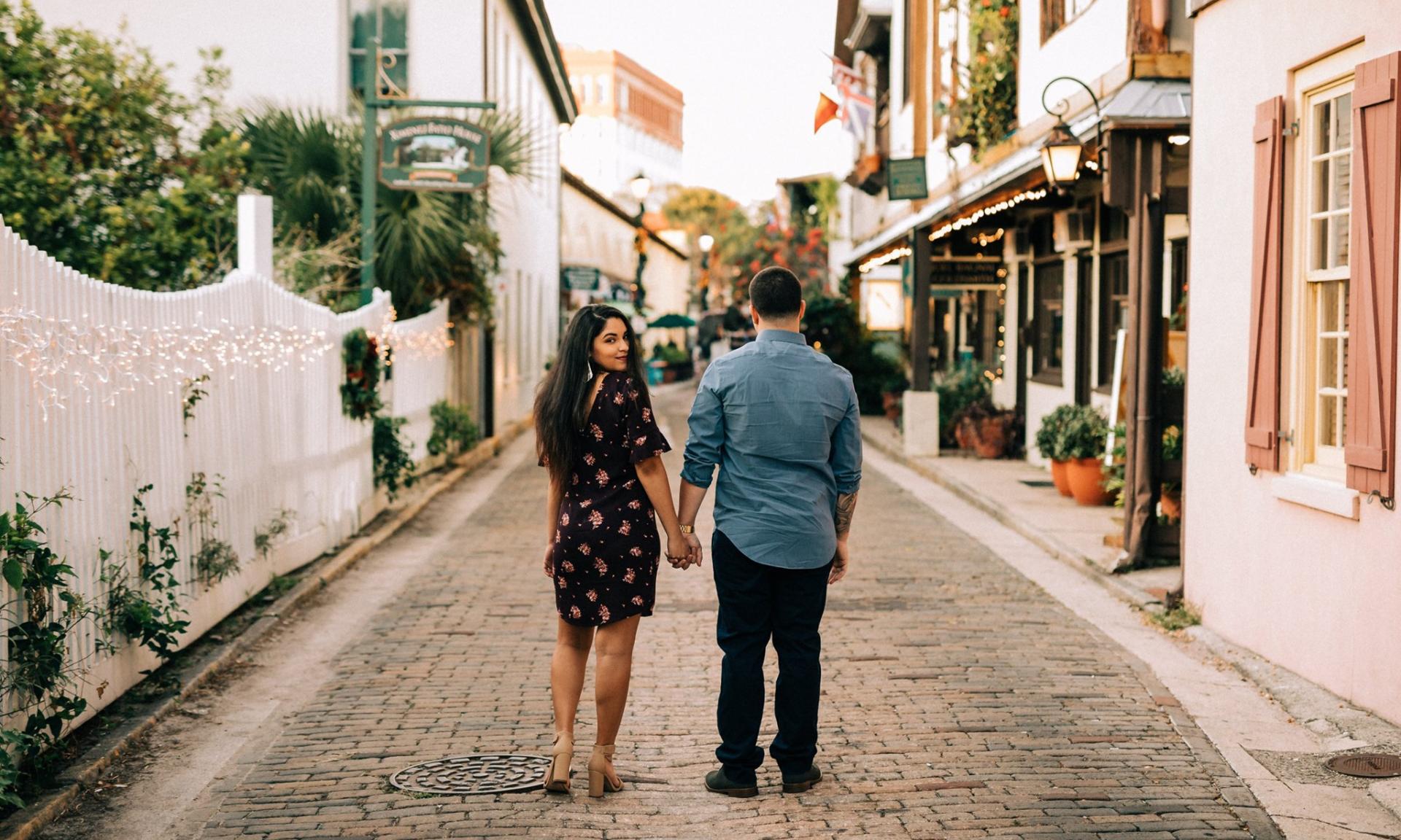 A couple captured in historic downtown St. Augustine by TheCapps.co.