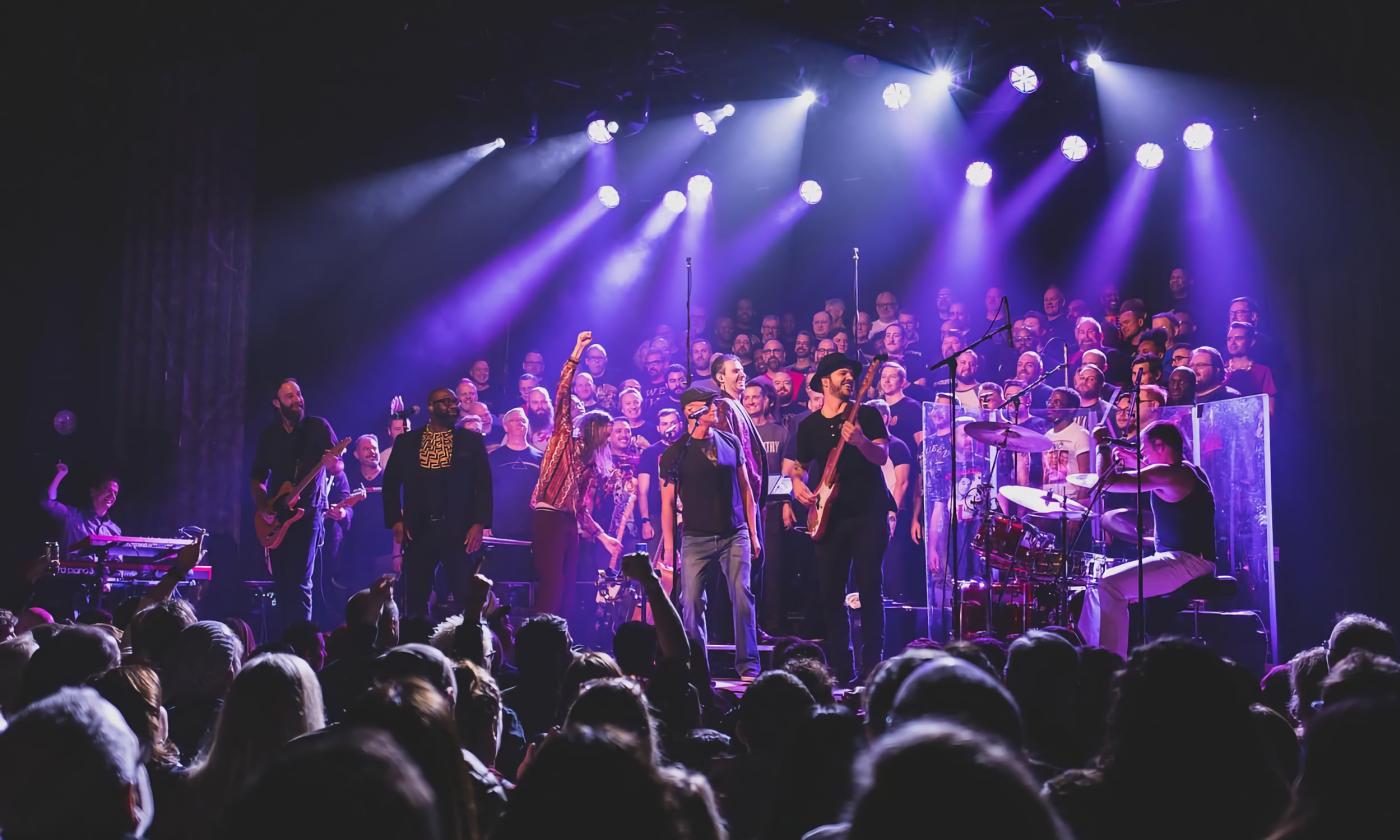 Yacht Rock Schooner band with a chorus behind them on stage. 