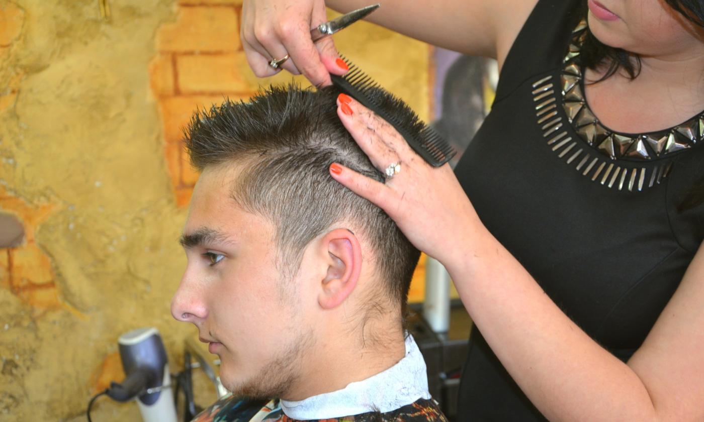 Guy getting his hair cut