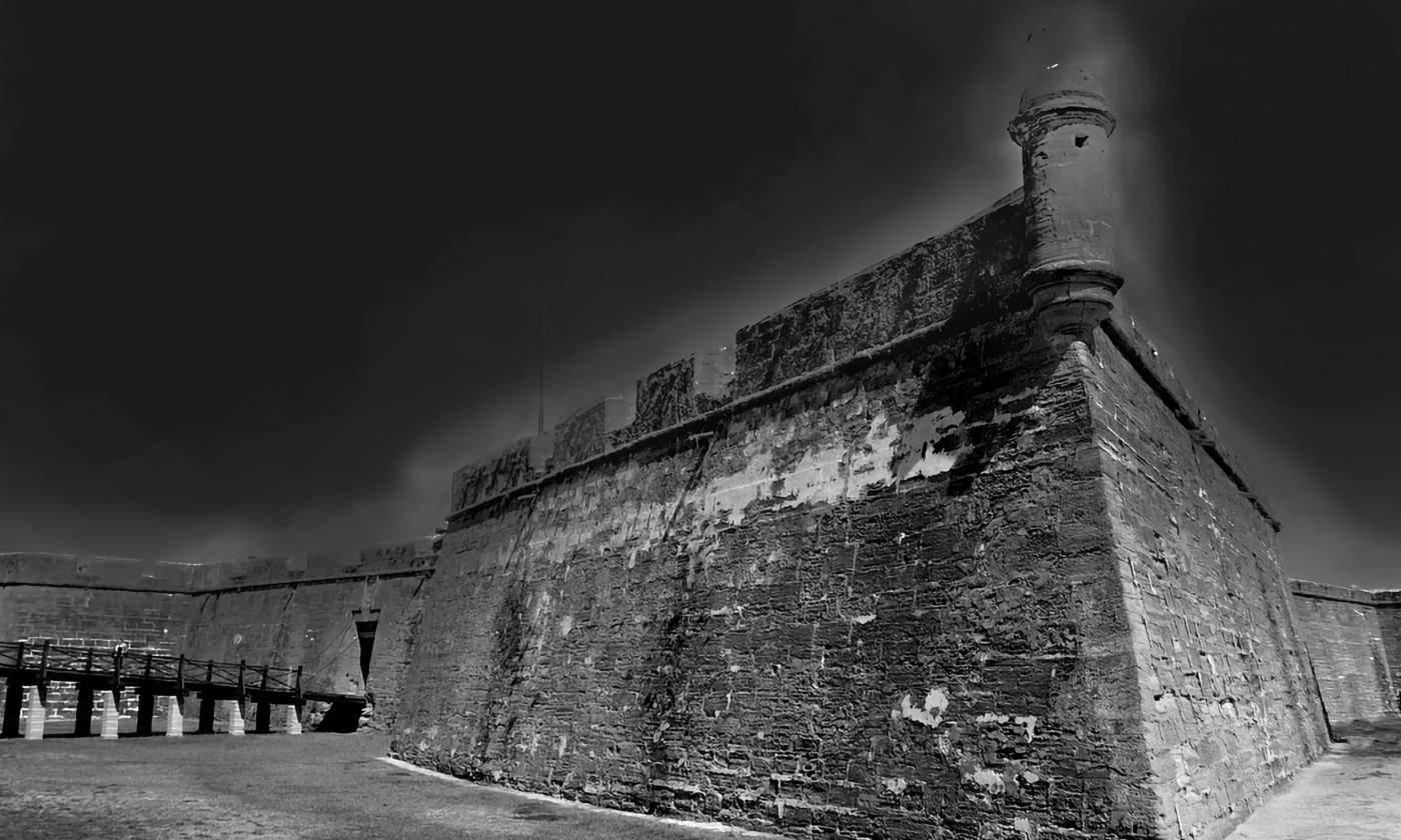 https://www.visitstaugustine.com/sites/default/files/styles/hero_desktop/public/2023-04/creepycastillo-25x15-WEB.jpg?itok=C-OXPvmL