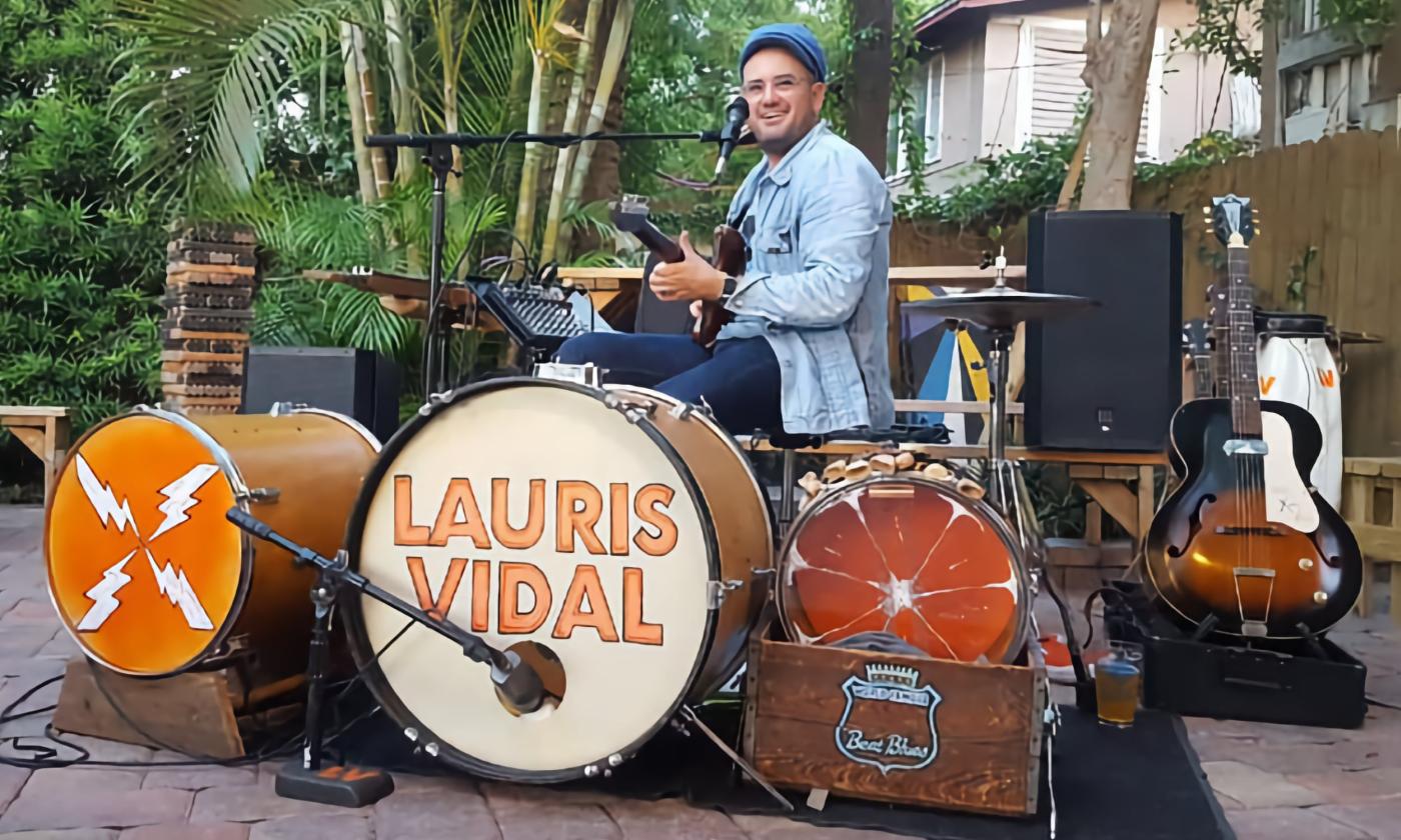 Lauris Vidal becomes a one-man band during his shows