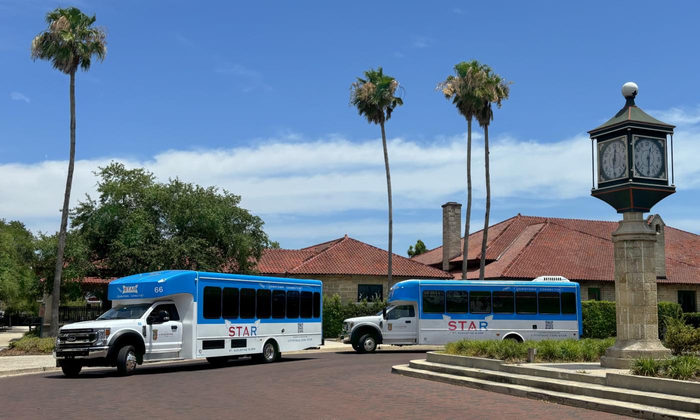 Two STAR circulator buses at the start of the day, near the Clock Tower