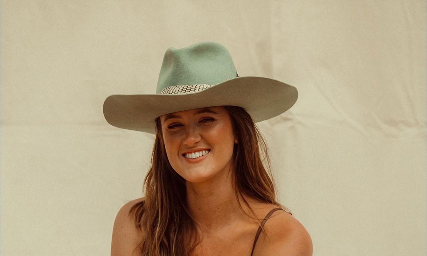 Madison Hughes, singer/songwriter, in a big cowboy hat