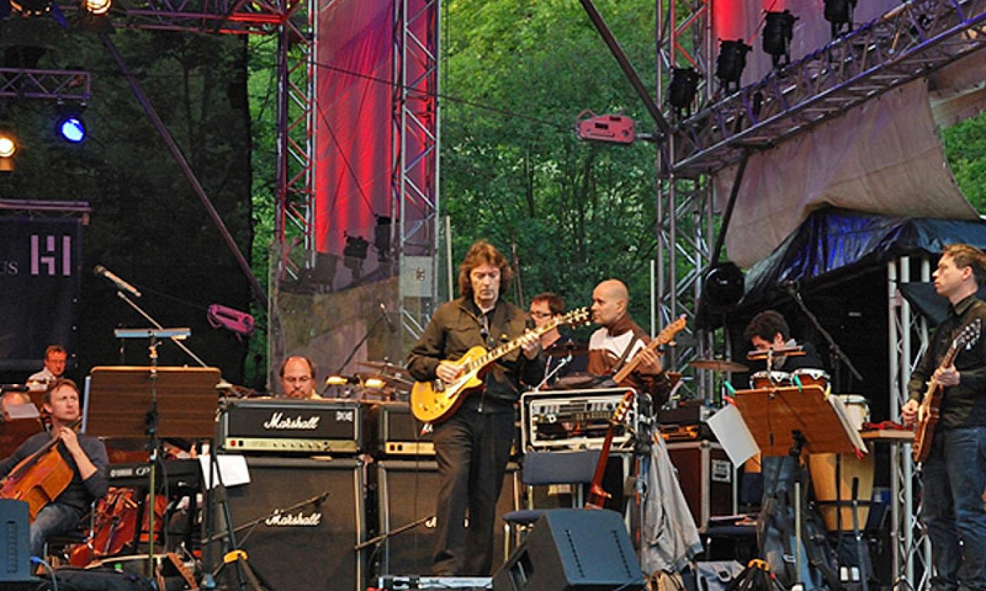 Steve Hackett and his band performing in Germany.