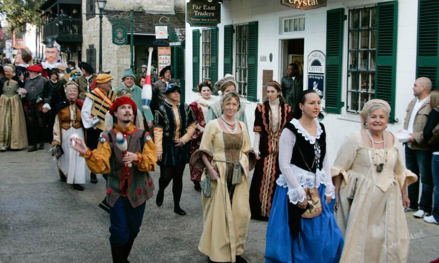 Two historical saunters will take place during the Festival de San Agustin to celebrate the birthday of the city's founder.