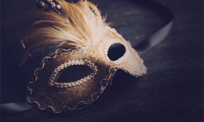 A masquerade ball mask