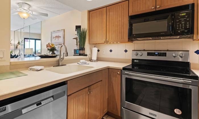 The fully-equipped u-shaped kitchen has a pass-thru to the dining area