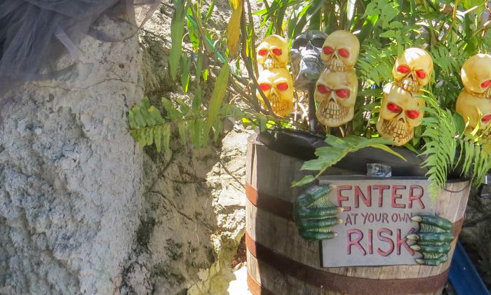 The tunnel has a warning before entry at Anastasia Miniature Golf in St. Augustine.