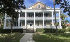 The front exterior viewpoint of the Markland House