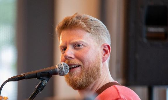 Musician Steve Everett singing at outside venue