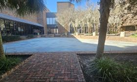 A wide exterior shot of the Charleston Museum on a sunny day. 