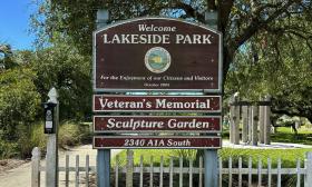 Lakeside Park's entrance sign