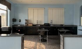 Regency Inn lobby in blue and dark wood, has a charming breakfast area 