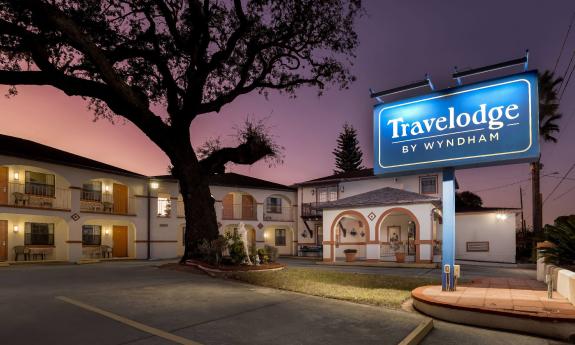 The Travelodge by Wyndham on San Marco, as seen at dusk