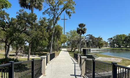 A view of the Great Cross from the bridge