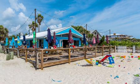 The outside patio and play sand area