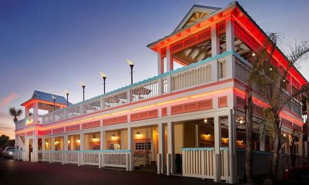 Outside decks at Sunset Grille 