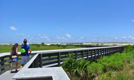 Boardwalk to the beach 