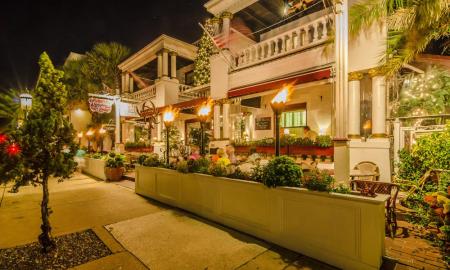 Front view of the Casablanca Inn at night