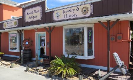 Spanish Main Antiques on a sunny day in St. Augustine