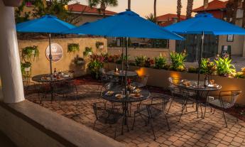 The outside patio at Señora Xerez